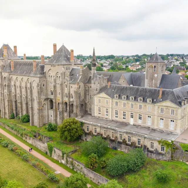 Abbaye de Solesmes vu du haut